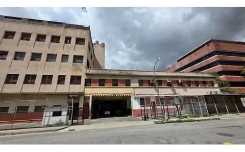 En Venta Planta Industrial En Los Cortijos De Lourdes, 3 Edificios, 3 Galpones, Tanque De Agua De 1 Millón De Litros. Jlrp
