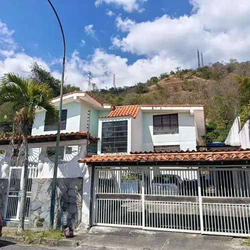 Enta De Casa En El Marques, Calle Cerrada Con Vigilancia Privada. Lfm
