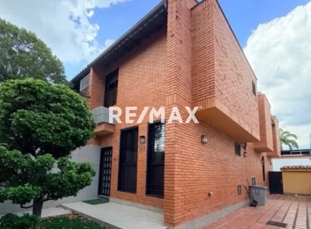 HERMOSO TOWN HOUSE URB SAN PABLO