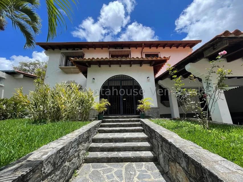 Casa (Duplex) en Venta en Santa Paula, Distrito Metropolitano