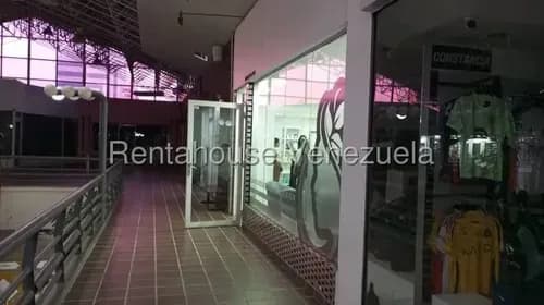Maritza Lucena Vende Fondo De Comercio: Salón De Belleza Y Spa, Al Este De Barquisimeto, 2 Lava Cabezas, Puestos Auxiliares De Trabajo Con Sillas, Espejos, Mobiliario Para Masajes, Oficinas, Recepción