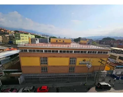 En Venta Centro Comercial En El Cementerio 2.160mts2