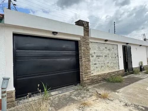 Venta De Hermosa Casa De Un Solo Nivel En Trigal Centro Conj. Cerrado Consta De 336 M2 De Terreno Y 157 M2 De Construcción Distribuidos En Un Solo Nivel- Rg