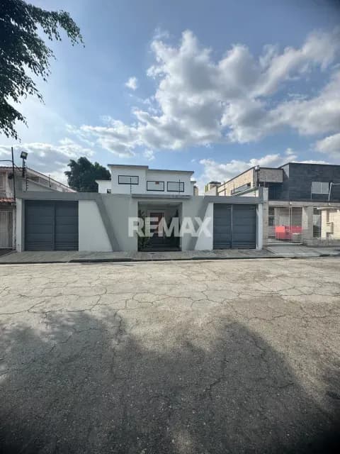 EN VENTA CASA EN URB. ANDRÉS BELLO