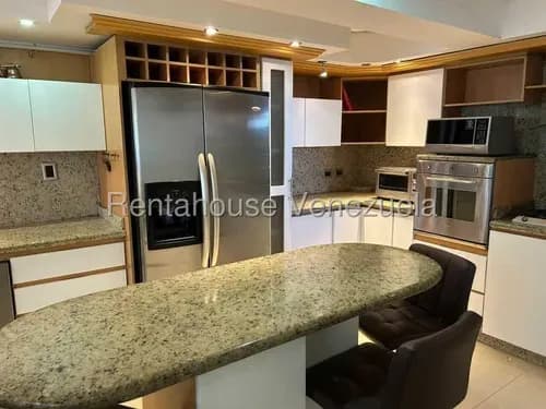 En Alquiler Exclusivo Y Amplio Apartamento Amoblado Y Equipado De 200 M2, Con Planta Eléctrica 100 % Y Pozo De Agua, En Uno De Los Mejores Conjuntos Residenciales De La Zona. 26-19199