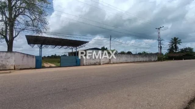 Se Vende Patio Industrial ubicado en El Corozo, Carretera Nacional Maturín- Monagas.