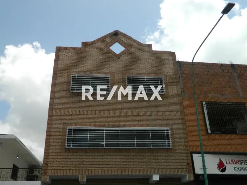ALQUILO EDIFICIO COMERCIAL, AVDA. VENEZUELA CON 34, BARQUISIMETO
