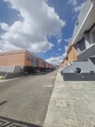 Mml Vende Townhouse En Obra Gris , Santa Cruz San Diego, 78.000$ Clientes Directos