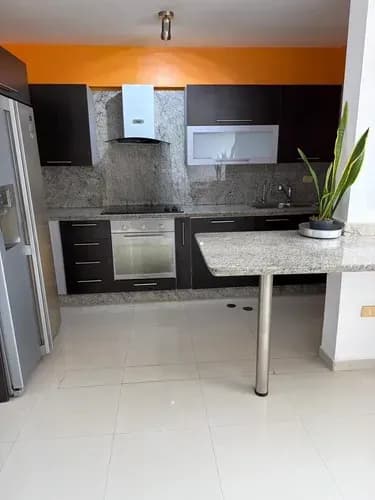 Se Alquila Apartamento Con Planta Al 100%. En El Parral.wa