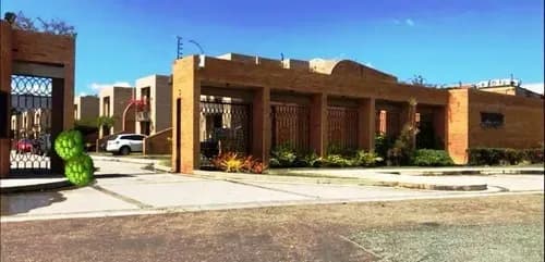 Espectacular Casa De Lujo Completamente Amoblada Con Cocina Rossetti, Planta Total Y Agua De Pozo Con Constante Operatividad Urbanización Villas Del Rosal, Trigal Norte Ng:292561