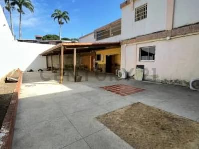 En venta Casa en las Urbanización Parque Trigal