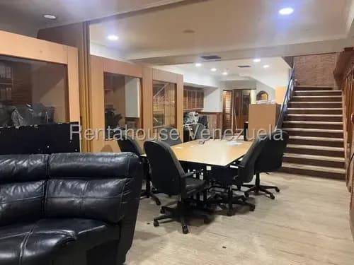 Oficina Los Palos Grandes 363m2 - Vista Al Ávila - Ubicación Vip - 26-11631