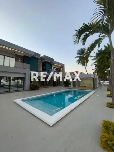 VILLA HERMOSA MODERNA A ESTRENAR
