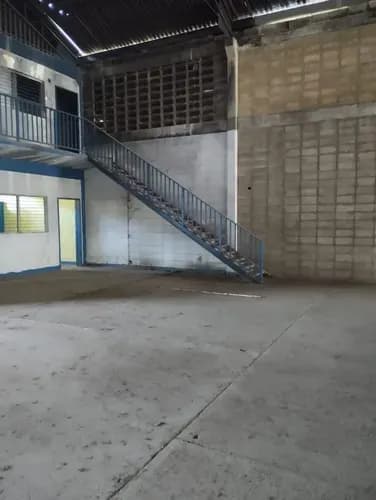 En Alquiler Galpón De 1050 Mts2, 4 Oficinas, 3 Baños, Luz Trifásica, Cerco Eléctrico, Conjunto Cerrado, Vigilancia Privada