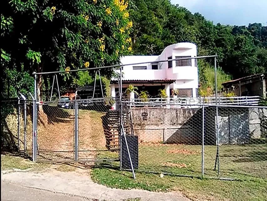 Casa (Contemporaneo) en Venta en Karimao Country, Distrito Metropolitano