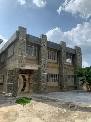 Casa Comercial Con 5 Locales En El Pueblo De San Diego Estado Carabobo LG