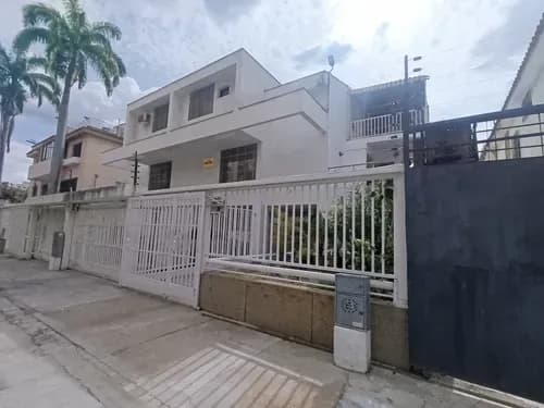 Apartoquinta De 3 Niveles En Venta Con Excelente Ubicación En Valencia Urb. Prebo. Posee Un Local Comercial, Portón Eléctrico, Terraza (mer)