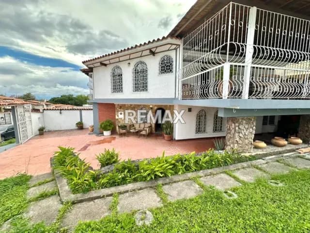 CASA EN URB. SANTA INES EN VENTA
