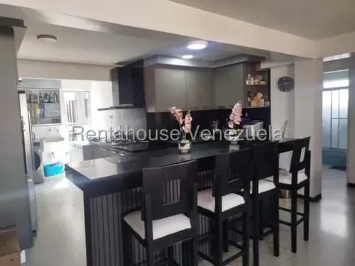 Agp Apartamento En Venta En La Florida, Remodelado, Fácil Acceso 26-9559