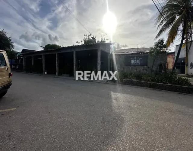 OPORTUNIDAD COMERCIAL: TERRENO Y LOCAL, EN AVENIDA 31 DE JULIO