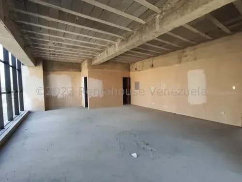 Venta Amplia Y Cómoda Oficina, En Zona Estratégica Ubicación En El Este De Barquisimeto, En Obra Gris, Rc