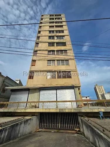 En Venta Apartamento Amplio Frente A Plaza Alonso | Vista Panorámica Y Baño En Cada Habitación, Mls #26-7255 Z R