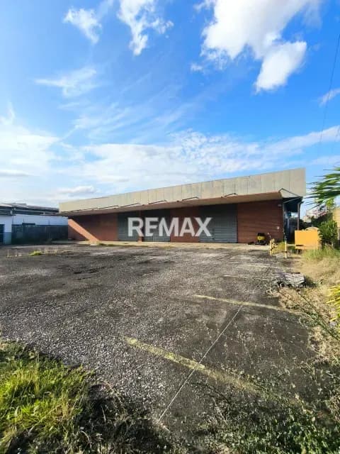 OPORTUNIDAD DE ALQUILER: Galpón Industrial Comercial, Av. Alirio Ugarte Pelayo (Antiguo Venequip)