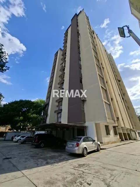 Apartamento en Venta Las Acacias Res, Roliz I, Valencia, cerca de la Av. Bolivar Carabobo Venezuela