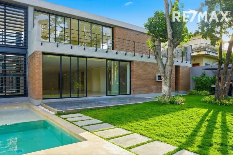 Exclusiva casa moderna a Estrenar – Prados del Este en Calle Cerrada