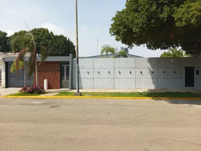SE VENDE CASA EN URBANIZACION LOS OLIVOS