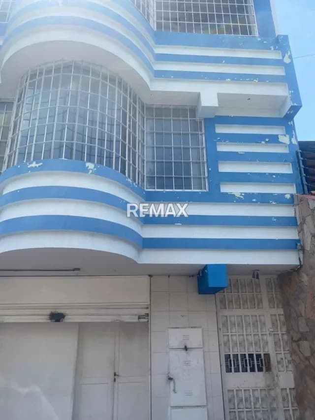 Edificio Comercial en Alquiler Carrera 21 entre Calles 8 y 9 Zona Este - Barquisimeto