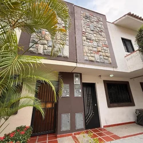 Sky Group Vende Town House Conjunto Residencial Villa Florencia, Tazajal Naguanagua, Ir