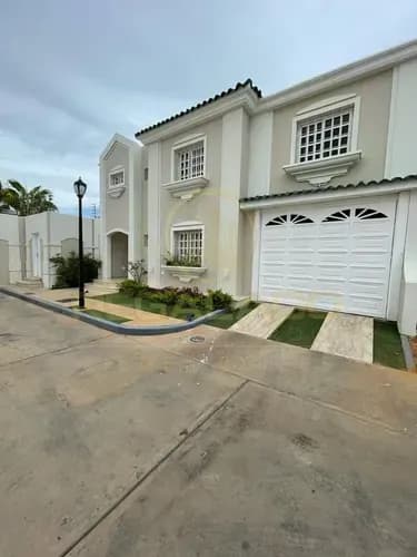 Cv-1481 Zona Norte Townhouse Villa Oasis Garden Avenida Fuerzas Armadas