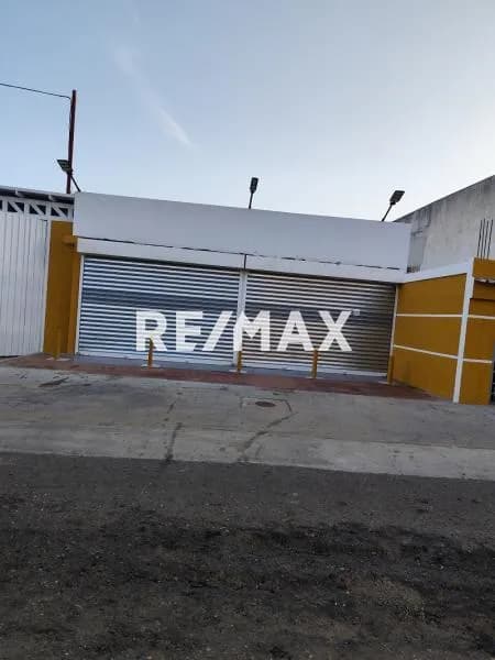SE ALQUILA Local Comercial N° 2 en calle 17 a veintidos metros de Av. 15 Sierra Maestra