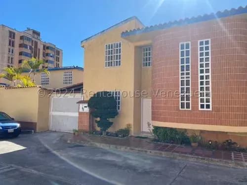 Townhouse En Venta Urb. Santa Maria Conjunto Cerrado Con Vigilancia Los Teques Fc 24-15554