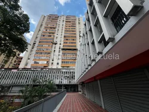 Yb Se Alquila Amplia Oficina En Santa Eduvigis #26-7550