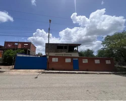 Es Una Propiedad Grande Con Dos Apartamentos En Obra Gris, Tiene Un Local Comercial Una Gran Churuata, Piscina Grande. Tiene Una Terraza Donde Se Guindaban Hamacas, Una Cantina