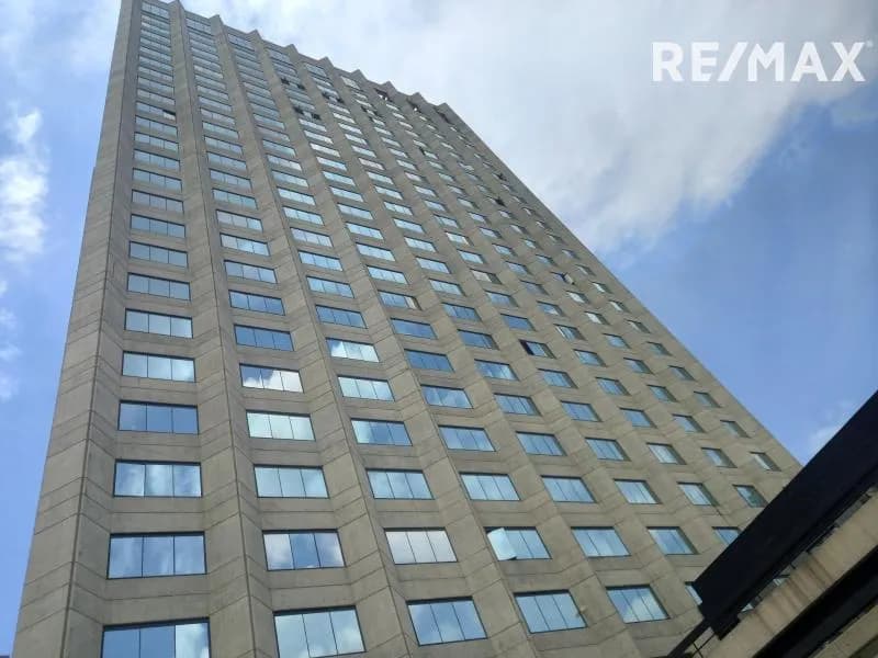 Amplia e Ilumincada Oficina de 54M en Alquiler en Torre Humboldt