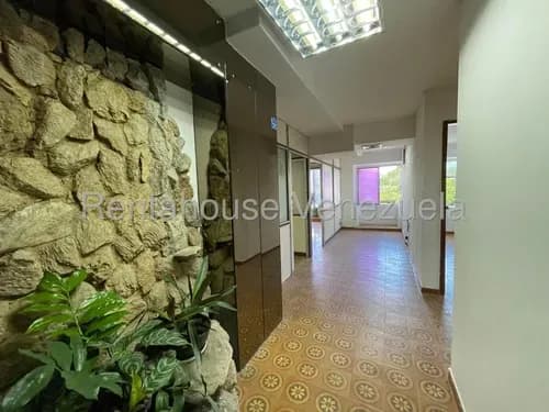 Oficina En Alquiler Vista Lago Av 19 De Abril Maracay Para Consultorios Varios