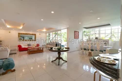 Agp Casa En Venta En Colinas De Santa Mónica, Moderna, En Calle Privada 26-4815