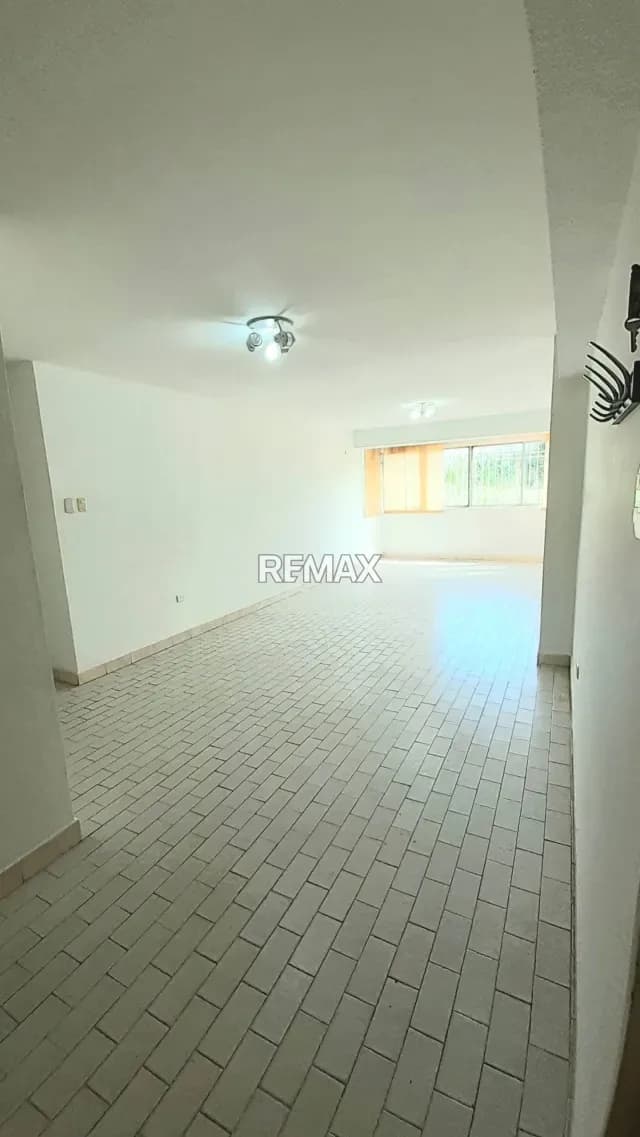APARTAMENTO EN ALQUILER EN LA AV GUAYANA