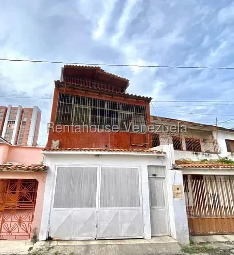 Excelente Casa En Alquiler De 3 Niveles Con Agradable Terraza En Parroquia Concepcion Barquisimeto,lara # 26-21223 (gm )