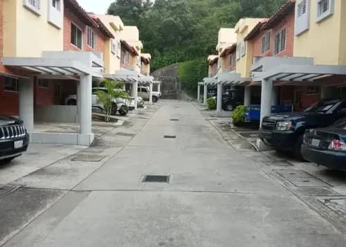 Cp Solo Clientes Vende Townhouse Villas Bugambilia. Mañongo