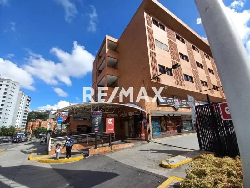 Se Alquila Local Comercial en CC Plaza La Boyera