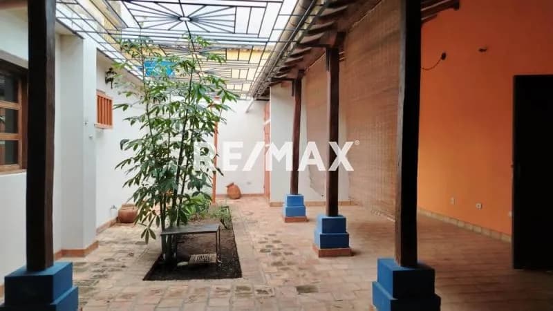 VENTA CASA EN LA ZONA COLONIAL CARORA