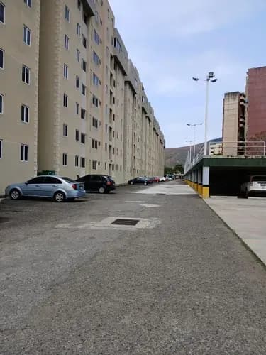 Apartamento En Alquiler Sin Amoblar Zona Centrica Naguanagua. Ba