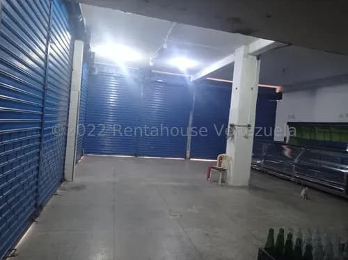 Raíza Suárez Alquila 2 5 5 2 0 7 Amplio Local Comercial De 226 M2 Con 9 Santamarías, 2 Baños, Tanque De Agua, Mezzanina Para Depósito En Esquina Al Oeste De Barquisimeto