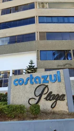 Se Vende Bonito Apto De Oportunidad En Porlamar, Res Costa Azul Plaza, 2hab, 2baños, Balcon, 1e, Piso Bajo, A Pasos Cc. La Vela, Ubicación Ideal, Yl 26-16932