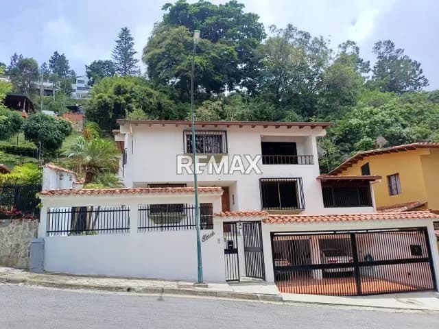 Se Vende Excelente Casa de 485 m2 en Los Naranjos del Cafetal