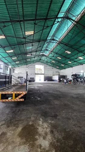 En Alquiler: Amplio Galpón Comercial E Industrial En El Casco Histórico De San Blas. Rg, Con Excelente Accesibilidad A Las Principales Vías De La Ciudad. Área Total: 1.198m2 De Construcción Aprovechab